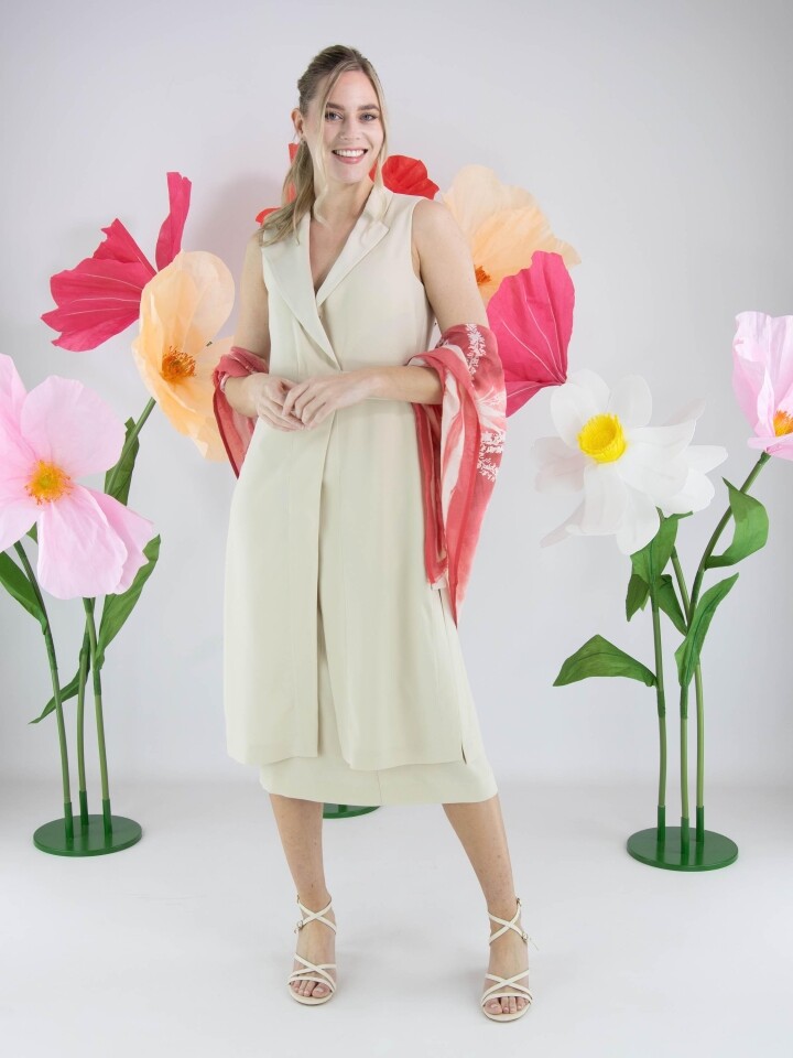 Elegante look met High in beige tinten