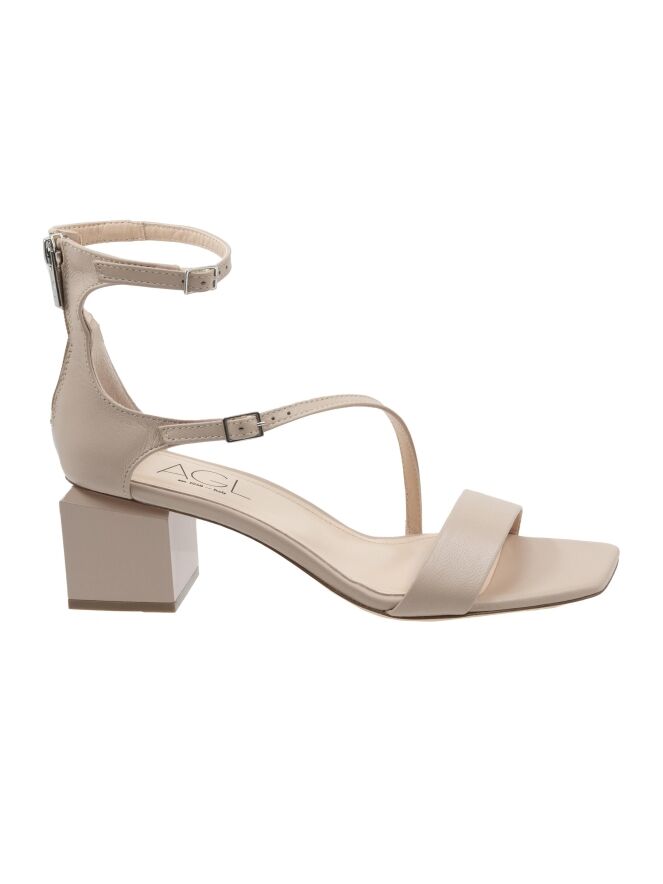 【SCENERITY】Strap sandal Amazon.com | Naturalizer Womens Riley Platform Heel Strappy